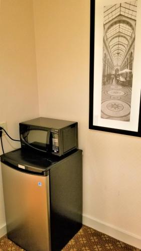 Suite Plata de 1 dormitorio del hotel Night Broadway. Foto 3