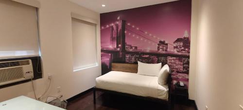 Suite Plata de 1 dormitorio del hotel Night Broadway. Foto 5
