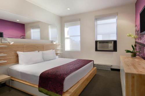 Alojamiento Silver con cama grande  del hotel Night Broadway. Foto 2