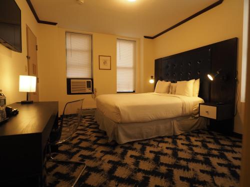 Alojamiento Oro - 1 cama grande del hotel Night Broadway