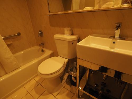 Alojamiento Oro - 2 camas grandes del hotel Night Broadway. Foto 2