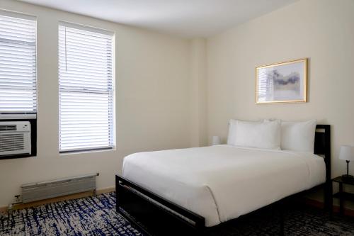Alojamiento Oro - 1 cama doble del hotel Night Broadway. Foto 1