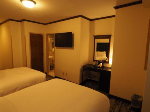 Alojamiento Oro - 2 camas dobles del hotel Night Broadway. Foto 4