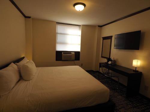 Alojamiento Oro - 1 cama extragrande del hotel Night Broadway. Foto 2