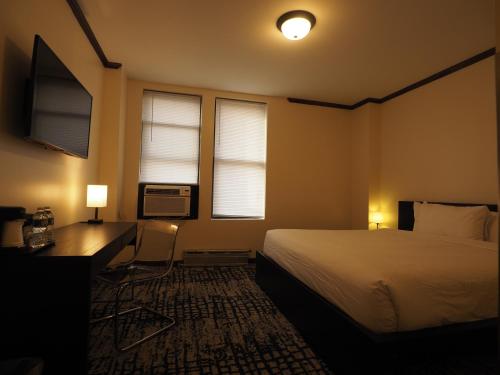 Alojamiento Oro - 1 cama extragrande del hotel Night Broadway. Foto 4