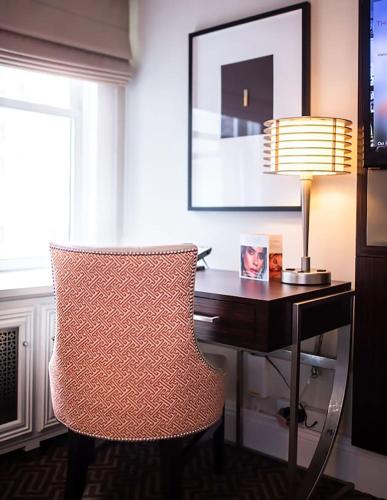 Habitación Doble Deluxe con 2 camas dobles - adaptada para personas con discapacidad auditiva del hotel The Lexington , Autograph Collection