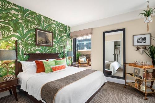 Suite Hemingway de 1 dormitorio con cama extragrande y sofá cama del hotel The Lexington , Autograph Collection. Foto 3