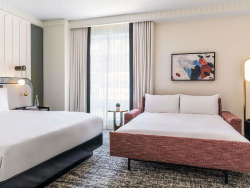 Habitación Executive con sofá cama - 1 cama extragrande del hotel Sofitel New York. Foto 4