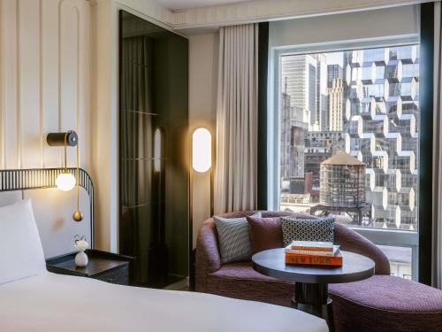 Luxury 1 King Bed 15th floor and up Hearing - Impaired Accessible room with Bath Tub del hotel Sofitel New York