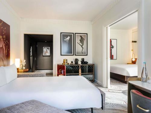 Terrace Suite City View on 24th floor Mobility Accessible 1 Bedroom King Suite, Tub with Grab Bars del hotel Sofitel New York. Foto 9