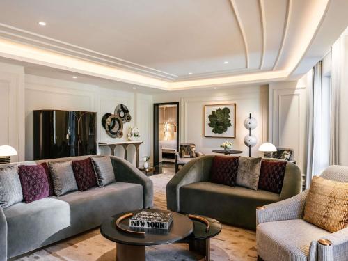 Penthouse Suite 1 King Bedroom on 28th floor, Living & Dining Rooms, Kitchenette del hotel Sofitel New York