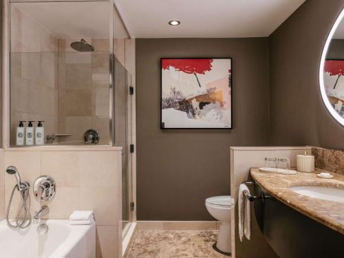 Signature Iconic Building View 19th floor and up 1 Bedroom King Suite del hotel Sofitel New York. Foto 2