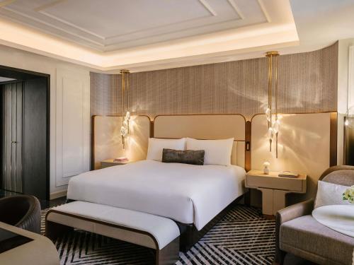 Penthouse Suite 1 King Bedroom on 28th floor, Living & Dining Rooms, Kitchenette del hotel Sofitel New York. Foto 5