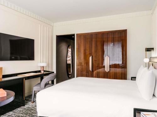 Habitación Superior - 1 cama extragrande - Adaptada para personas con discapacidad auditiva del hotel Sofitel New York. Foto 4