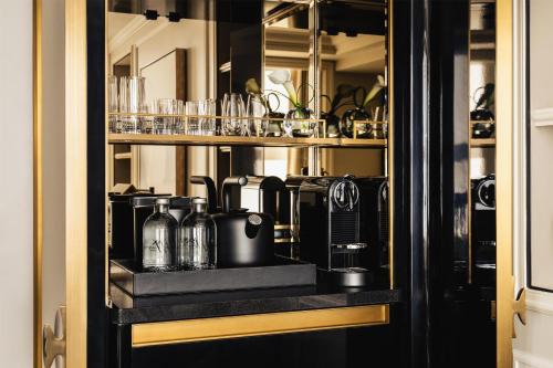 Suite Junior con cama extragrande del hotel Waldorf Astoria New York