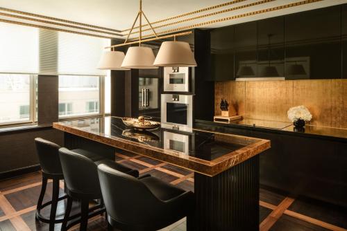 Suite Manhattan del hotel Waldorf Astoria New York. Foto 1