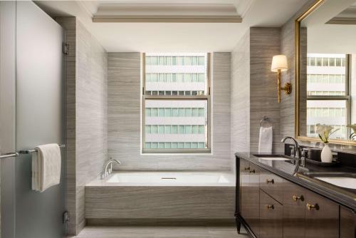 Suite Premier de 1 dormitorio del hotel Waldorf Astoria New York. Foto 4