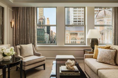 Suite Premium de 1 dormitorio con vistas a Park Avenue del hotel Waldorf Astoria New York. Foto 3