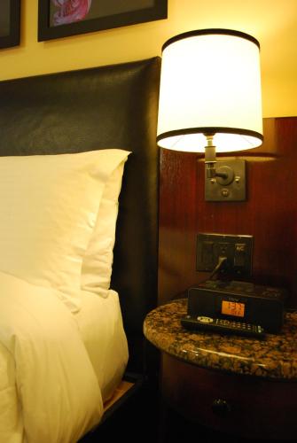 Habitación Deluxe - 1 cama grande del hotel Washington Square. Foto 4