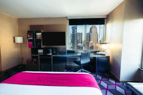 Habitación Cool Corner con vistas a Times Square - 1 cama extragrande del hotel W New York - Times Square