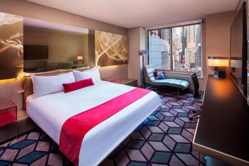 Habitación Wonderful adaptada para personas con movilidad reducida/discapacidad auditiva con ducha accesible en silla de ruedas - Cama extragrande del hotel W New York - Times Square