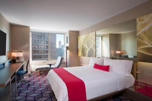 Habitación Espectacular con cama extragrande, vistas al perfil urbano y ducha a ras de suelo - Adaptada para personas de movilidad reducida y con disc del hotel W New York - Times Square