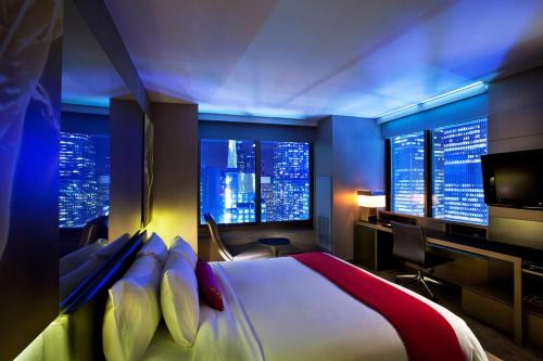 Suite Wow con vistas a Broadway - 1 cama extragrande del hotel W New York - Times Square. Foto 1