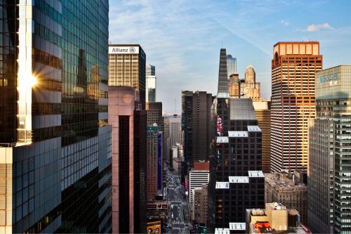Suite Wow con vistas a Broadway - 1 cama extragrande del hotel W New York - Times Square. Foto 6