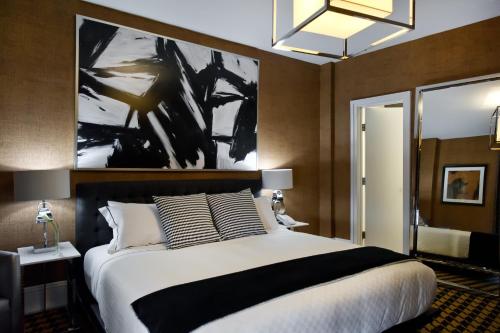 Habitación con cama extragrande y ducha a ras de suelo - Adaptada para personas con movilidad reducida del hotel Ameritania Times Square. Foto 3