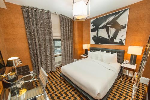 Habitación adaptada para personas con movilidad reducida - Cama grande del hotel Ameritania Times Square. Foto 3