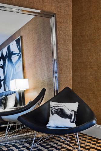 Habitación adaptada para personas con movilidad reducida - Cama grande del hotel Ameritania Times Square. Foto 1