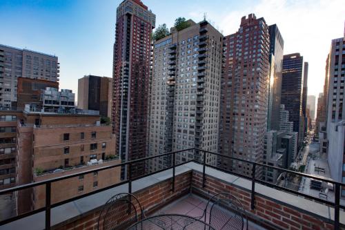 Alojamiento Luxe con 2 camas grandes y balcón del hotel Westgate New York Grand Central