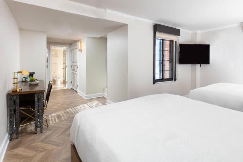 Alojamiento Luxe con 2 camas grandes y balcón del hotel Westgate New York Grand Central. Foto 1