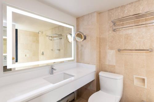 Alojamiento Luxe con 2 camas grandes y balcón del hotel Westgate New York Grand Central. Foto 3