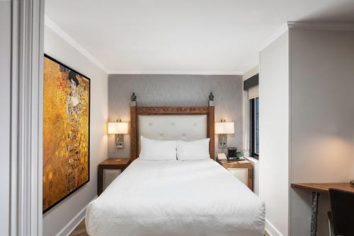 Alojamiento Luxe con cama grande y balcón del hotel Westgate New York Grand Central. Foto 3