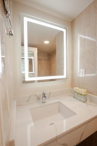 Habitación Luxe, con cama de 1,5 x 2,05 del hotel Westgate New York Grand Central. Foto 4