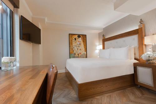 Habitación Luxe con cama doble extra grande del hotel Westgate New York Grand Central. Foto 3