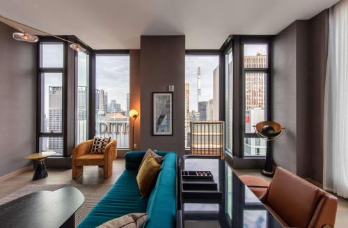 Suite con vistas al perfil urbano - 1 cama extragrande - Adaptada para personas con discapacidad auditiva del hotel Tempo By Hilton New York Times Square. Foto 10