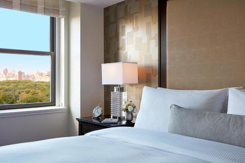 Suite de 1 dormitorio con vistas a Central Park del hotel Jw Marriott Essex House New York. Foto 3