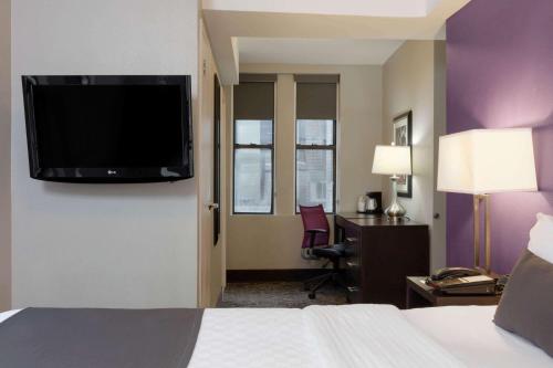 Habitación Executive King - No fumadores del hotel La Quinta by Wyndham New York City Central Park. Foto 2