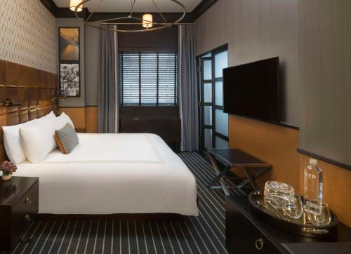 Habitación Premium con cama extragrande del hotel Gild Hall, A Thompson. Foto 3