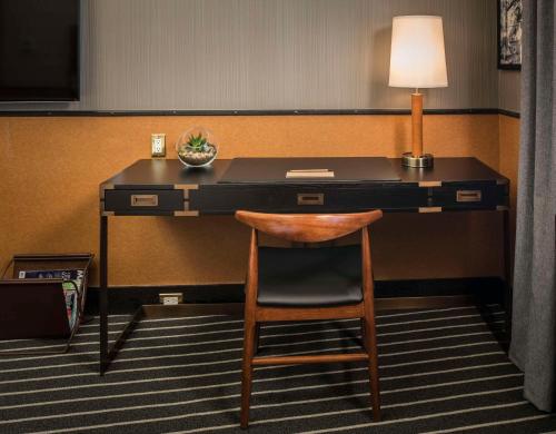 Habitación Deluxe con cama extragrande del hotel Gild Hall, A Thompson. Foto 4