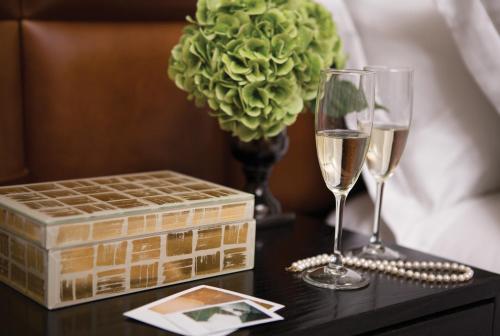 Habitación Deluxe con cama extragrande del hotel Gild Hall, A Thompson. Foto 8