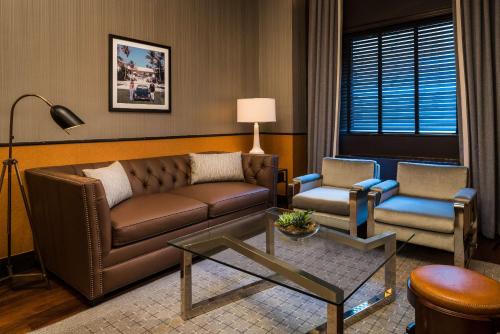 Suite con cama extragrande del hotel Gild Hall, A Thompson. Foto 1