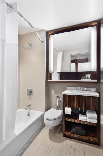 Habitación Doble Deluxe - 2 camas dobles del hotel Hyatt Grand Central New York. Foto 2