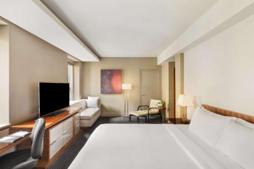 Habitación Deluxe con cama extragrande del hotel Hyatt Grand Central New York. Foto 2