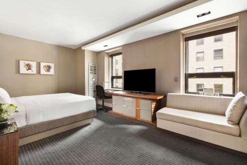 Habitación Deluxe con cama extragrande del hotel Hyatt Grand Central New York. Foto 4