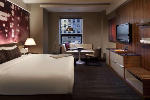 Habitación con cama extragrande. del hotel Hyatt Grand Central New York. Foto 3