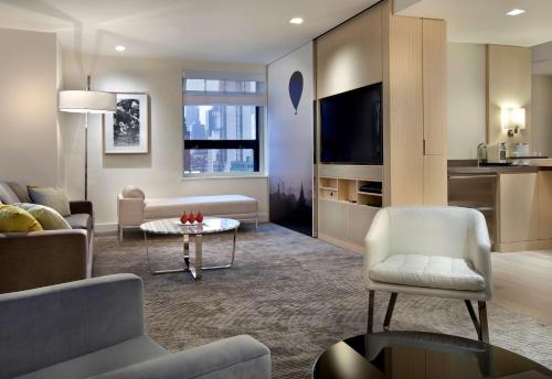 Suite de 1 dormitorio con vistas a la ciudad del hotel Hyatt Grand Central New York. Foto 8
