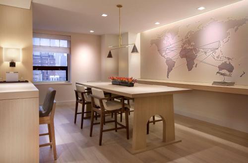 Suite Premier del hotel Hyatt Grand Central New York. Foto 9